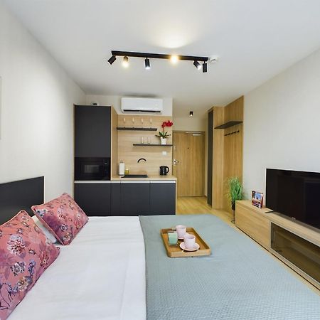 Modern Studios With Air Conditioning In Downtown Krakow By Noclegi Renters Exterior foto